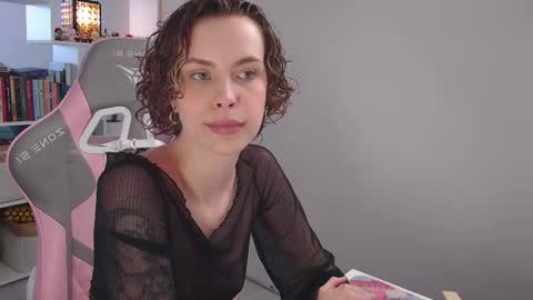 Snapshot of milly_ross23 chatting on February 21, 7:12 am Milly online show from February 21, 7:12 am