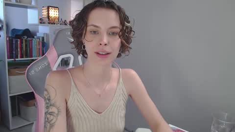 Snapshot of milly_ross23 chatting on February 15, 6:55 am Milly online show from February 15, 6:55 am