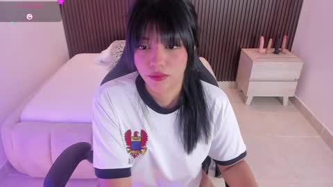 millyevans1 online show from April 21, 2:51 am