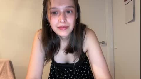 Snapshot of millypetite chatting on September 18, 9:35 am Milly online show from September 18, 9:35 am