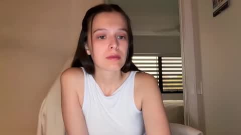 Snapshot of millypetite chatting on October 18, 7:45 am Milly online show from October 18, 7:45 am