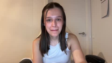 Snapshot of millypetite chatting on September 23, 10:31 am Milly online show from September 23, 10:31 am