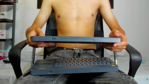 Milo Cruz online show from April 12, 12:31 pm