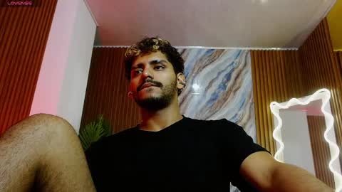 milo_tay online show from April 12, 7:56 am