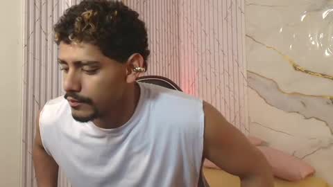 milo_tay online show from April 23, 3:03 am