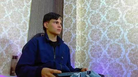 milo_tay1 online show from April 8, 2:36 am