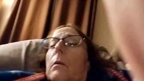 miloanj online show from May 20, 3:47 am