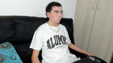 milogm_ online show from June 2, 2:57 am