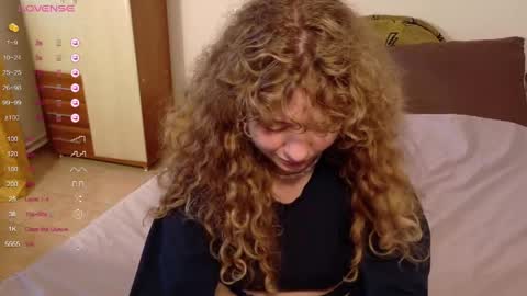 milounee online show from April 17, 8:39 am