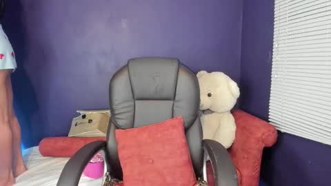 Milu Fontier online show from December 3, 4:02 am