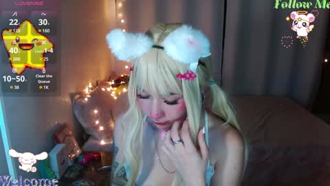 mily_milk_ online show from December 10, 9:01 am