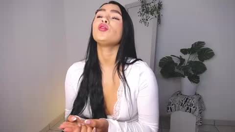 Mily Ortiz online show from July 22, 3:03 pm