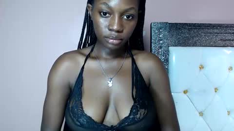 mimiebony online show from March 28, 11:55 am