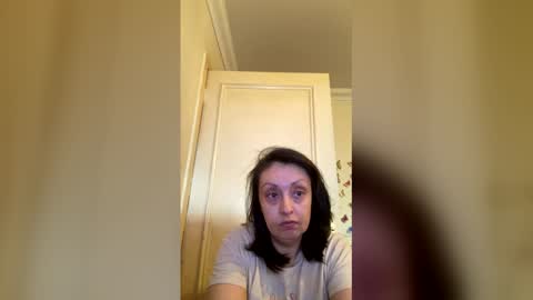 please subscribe to my fansly  please no video or photos must be recorded or re sold online show from April 18, 2:19 pm