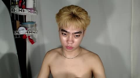 mingkla_man online show from May 7, 11:43 pm