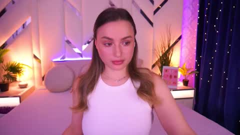 minifox_ online show from February 23, 8:27 am