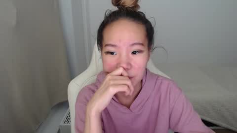 mira_g online show from November 20, 1:21 pm