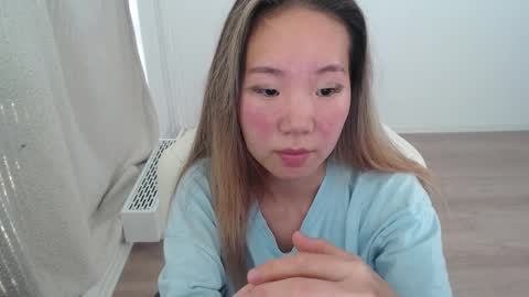 Snapshot of mira_g chatting on October 3, 1:52 pm mira_g online show from October 3, 1:52 pm
