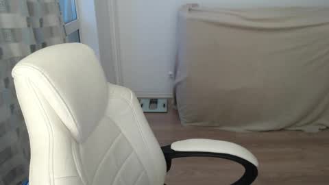 mira_g online show from February 11, 2:32 pm