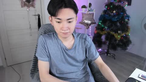 Snapshot of miram_yoo chatting on December 29, 11:40 am              online show from December 29, 11:40 am
