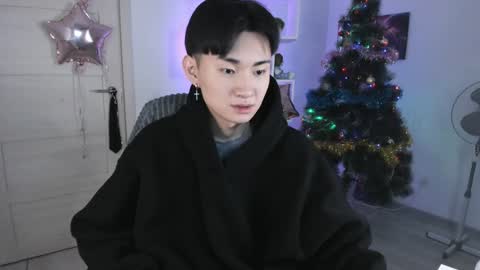 Snapshot of miram_yoo chatting on December 30, 8:15 pm              online show from December 30, 8:15 pm