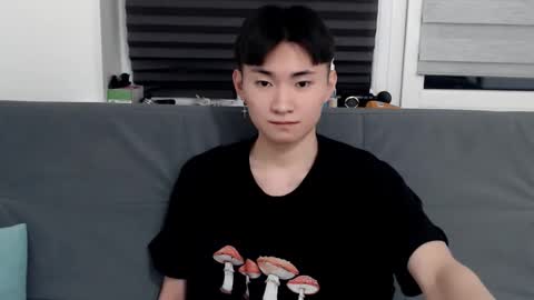 Snapshot of miram_yoo chatting on February 9, 8:45 pm              online show from February 9, 8:45 pm