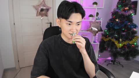 Snapshot of miram_yoo chatting on December 26, 3:38 am              online show from December 26, 3:38 am