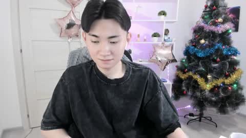 Snapshot of miram_yoo chatting on December 25, 4:54 am              online show from December 25, 4:54 am