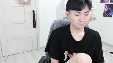 Snapshot of miram_yoo chatting on February 16, 2:20 am              online show from February 16, 2:20 am
