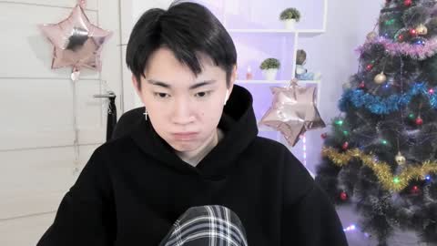 Snapshot of miram_yoo chatting on December 18, 3:37 am              online show from December 18, 3:37 am