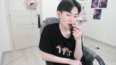Snapshot of miram_yoo chatting on March 9, 4:16 am              online show from March 9, 4:16 am