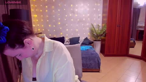 MirandaDyson online show from April 1, 7:33 pm