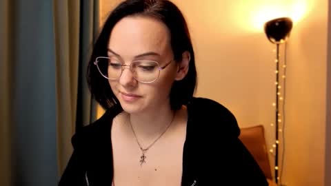 MiraSkyy online show from November 7, 5:15 pm