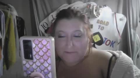 Snapshot of misladyb chatting on October 3, 4:32 am MissLadyB69 online show from October 3, 4:32 am