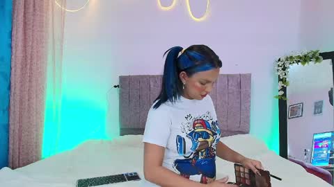 misofialeal online show from April 11, 6:45 pm