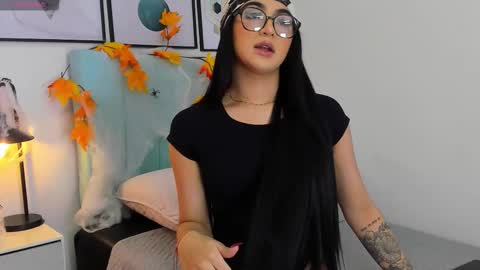 Snapshot of miss__ivy chatting on October 27, 12:05 pm   online show from October 27, 12:05 pm