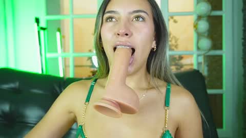 Zoe online show from April 3, 6:48 pm