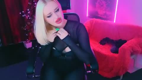 miss_alice_silver online show from June 13, 9:03 pm