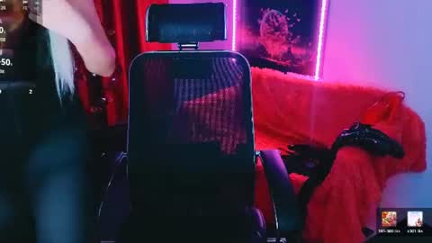 miss_alice_silver online show from June 11, 7:12 pm