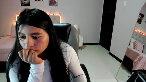 Cataleya online show from May 25, 12:33 pm