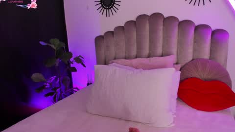 Snapshot of miss_charlize__ chatting on January 19, 4:22 am Charlize online show from January 19, 4:22 am
