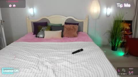 Snapshot of miss_elias chatting on February 15, 11:36 pm Elia online show from February 15, 11:36 pm