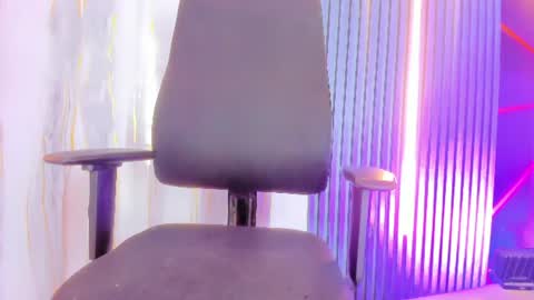 miss_isa19 online show from July 1, 2:15 pm