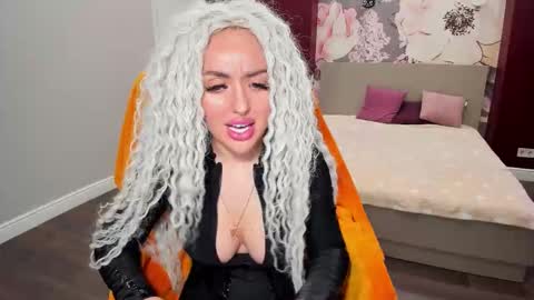 Snapshot of miss_kiten chatting on September 15, 10:00 pm miss_kiten online show from September 15, 10:00 pm