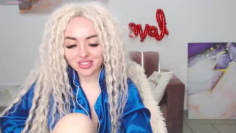 Snapshot of miss_kiten chatting on February 15, 11:14 pm miss_kiten online show from February 15, 11:14 pm