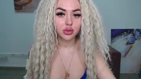 Snapshot of miss_kiten chatting on March 5, 9:59 pm miss_kiten online show from March 5, 9:59 pm