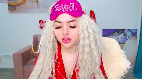 Snapshot of miss_kiten chatting on February 18, 3:53 am miss_kiten online show from February 18, 3:53 am