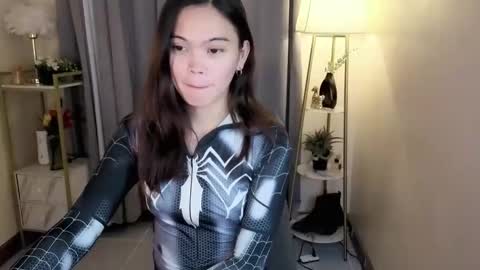 miss_kyrstyn online show from April 16, 4:51 pm