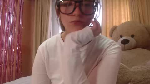 lilieth  online show from December 5, 9:12 pm