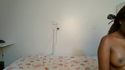 miss_lolah7 online show from April 19, 2:01 am